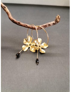 Náušnice kruhy s motivem květu a černým korálkem | PIOU PIOU-1 2