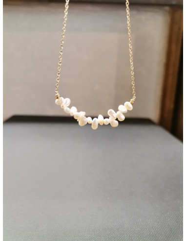 Řetízek zlatý s bílými nepravidelnými perličkami|PIOU PIOU-1