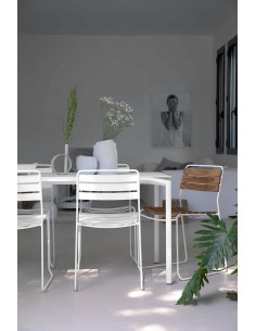 surprising-chaise-cerise-noire.jpg 2