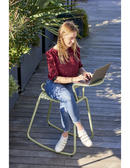 Houpací stůl s odkládací deskou Adadesk | FERMOB-28