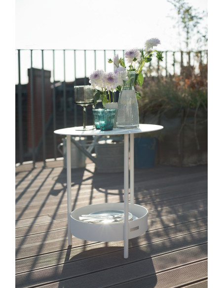 Kovový odkládací stolek Salsa s poličkou | FERMOB-30