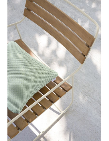 Kovové křeslo Surprising s teakem | FERMOB-30