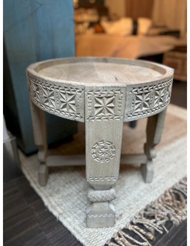 Odkládací kulatý stolek s řezbou | dovoz Indie