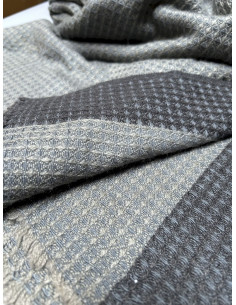 Jemný vlněný pléd s vytkávaným vzorem, šedý  | dovoz Indie 2
