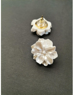 Náušnice - pecky s bílým květem | PIOU PIOU 2