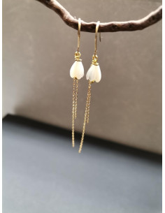 Závěsné náušnice s perleťovým květem | PIOU PIOU - 1 2