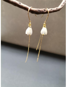 Závěsné náušnice s perleťovým květem | PIOU PIOU - 1