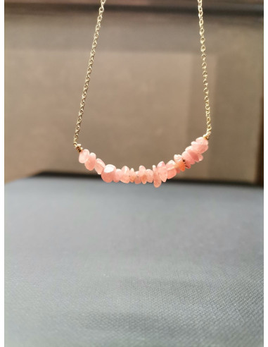 Řetízkový náhrdelník s růžovými kamínky...