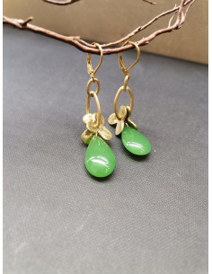 Závěsné náušnice s květinovým motivem a zelenou kapkou |...