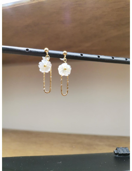 Náušnice s perleťovou kytičkou | PIOU PIOU