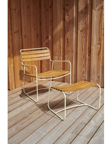 Kovová podnožka Surprising s teakem | FERMOB