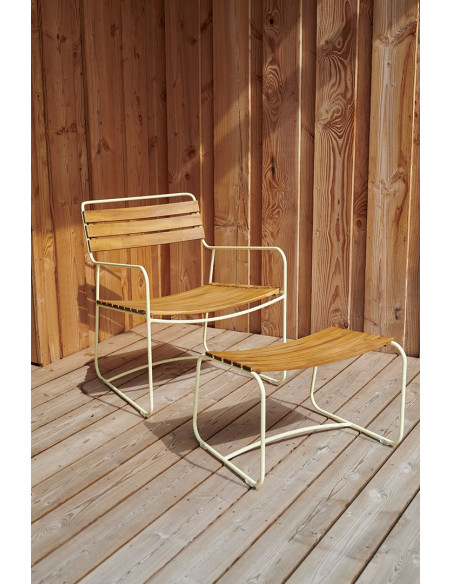 Kovová podnožka Surprising s teakem | FERMOB