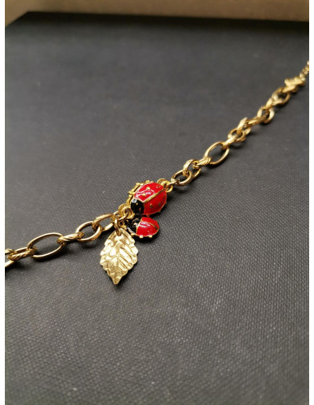 Řetízkový náramek s červenou beruškou a lístkem| PIOU PIOU d