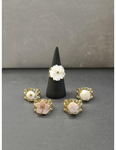 Zdobený prsten s perleťovou růží | PIOU PIOU c