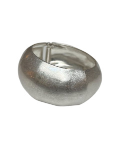 Široký kovový náramek ve stříbrné barvě | LORIANE