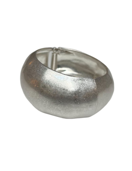 Široký kovový náramek ve stříbrné barvě | LORIANE