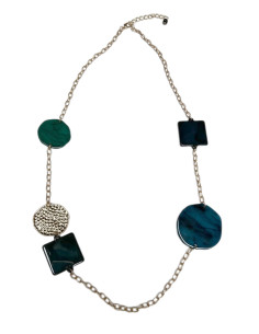 Náhrdelník s ozdobnými a barevnými detaily, petrolejový | LORIANE - 1