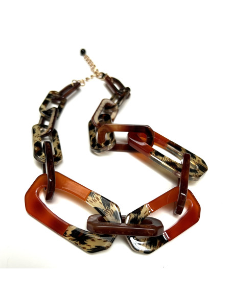 Náhrdelník z ok se zvířecím motivem, béžový | LORIANE