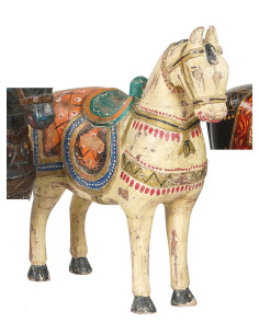 Dřevěná soška koně