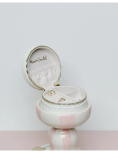 Kulatá cestovní šperkovnice z umělé kůže - bílá | MAISON SCARLET - 1 2