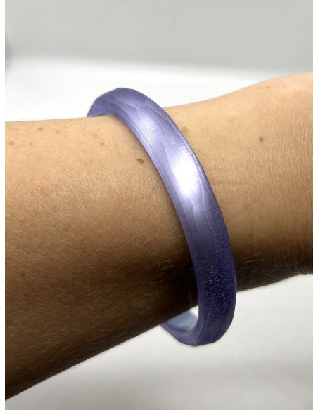 Náramek ve fialové barvě s perleťovým leskem, pevný | FRANCINE BRAMLI