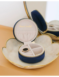 Kulatá cestovní šperkovnice z tmavě modrého manšestru | MAISON SCARLET - 1 2