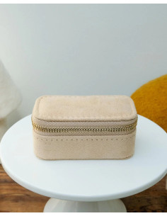 Mini cestovní šperkovnice z béžového sametu | MAISON SCARLET