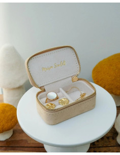 Mini cestovní šperkovnice z béžového sametu | MAISON SCARLET 2