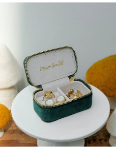 Mini cestovní šperkovnice z tmavě zeleného sametu | MAISON SCARLET 2