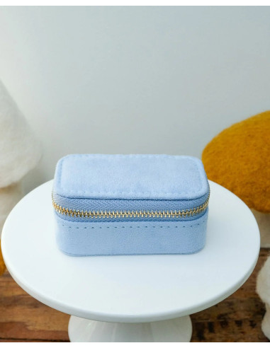 Mini cestovní šperkovnice ze světle modrého sametu | MAISON SCARLET