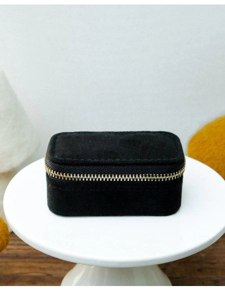 Mini cestovní šperkovnice z černého sametu | MAISON SCARLET