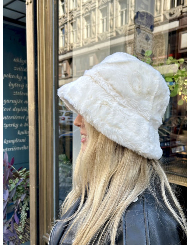 Kožešinový klobouk v sytě růžové " hot pink" barvě | dovoz Le Patio b