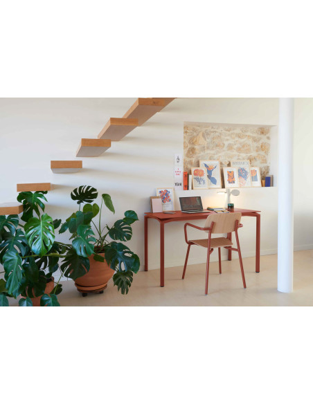 Kovový stůl Calvi 126x63 s matnou deskou, INDOOR  | FERMOB d