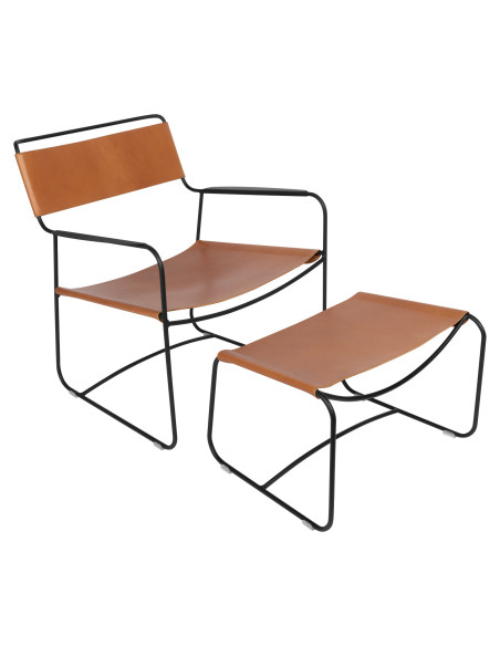 Kovové nízké křeslo Surprising s kůží INDOOR | FERMOB liquorice a