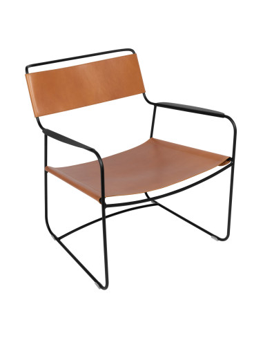 Kovové nízké křeslo Surprising s kůží INDOOR | FERMOB liquorice