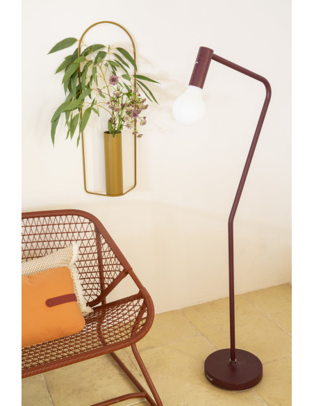 Stojací lampa Aplô - set lampy Aplô H24 a stojanu | FERMOB