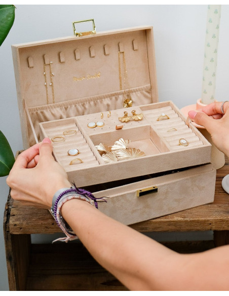 Dvoupatrová šperkovnice z béžového sametu | MAISON SCARLET a
