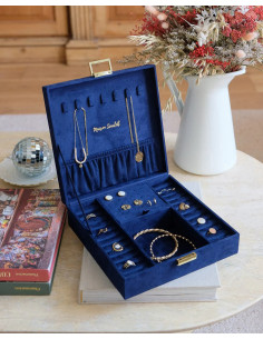 Šperkovnice z tmavě modrého sametu | MAISON SCARLET 2