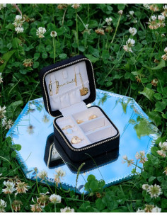 Víkendová šperkovnice z černého sametu | MAISON SCARLET - 1 2