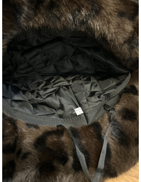 Kožešinový klobouk hnědý se zvířecím vzorem | dovoz Le Patio a