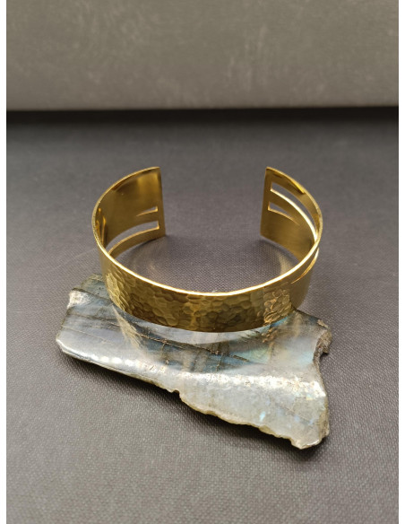 Široký tepaný náramek, zlatý | PIOU PIOU b