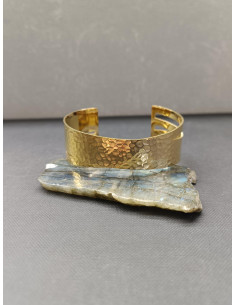 Široký tepaný náramek, zlatý | PIOU PIOU - 1