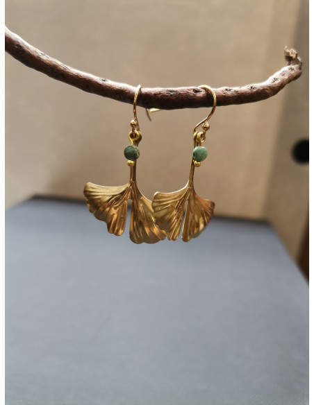 Visací náušnice ve tvaru Ginkgo biloby s kamínkem | PIOU PIOU