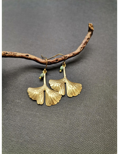 Visací náušnice ve tvaru Ginkgo biloby s kamínkem | PIOU PIOU a