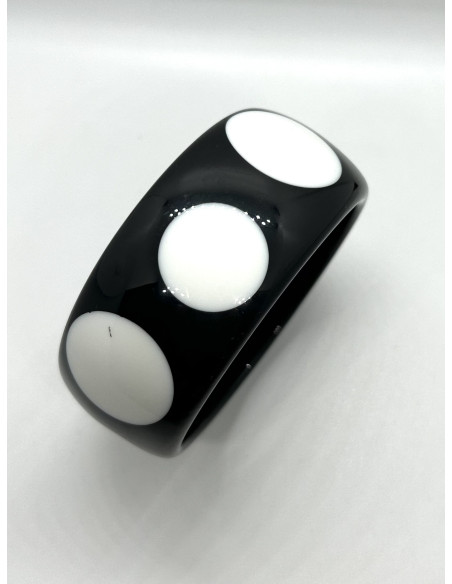 Náramek pevný v černé barvě s puntíky | KLÉO PARIS