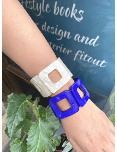 Náramek z tvarovaných čtverců v bílé perlové barvě | KLÉO PARIS a