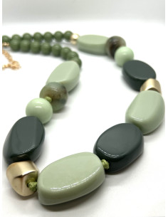 Náhrdelník s kameny v odstínech zelené | KLÉO PARIS 2