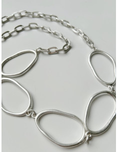 Náhrdelník řetízkový s ozdobnými oky ve stříbrné barvě | LORIANE 2