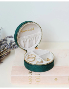 Round travel jewellery box made of green velvet | MAISON SCARLET - 1 2