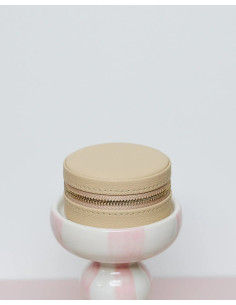 Round faux leather travel jewellery box - beige | MAISON SCARLET - 1